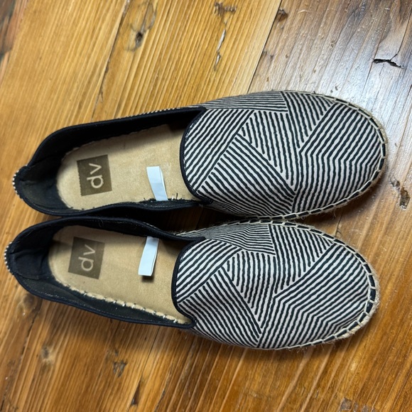 DV Dolce Vita Women Flat Espadrille Slip On shoes Black Tan Geometric Stripe 8.5 - Picture 4 of 9